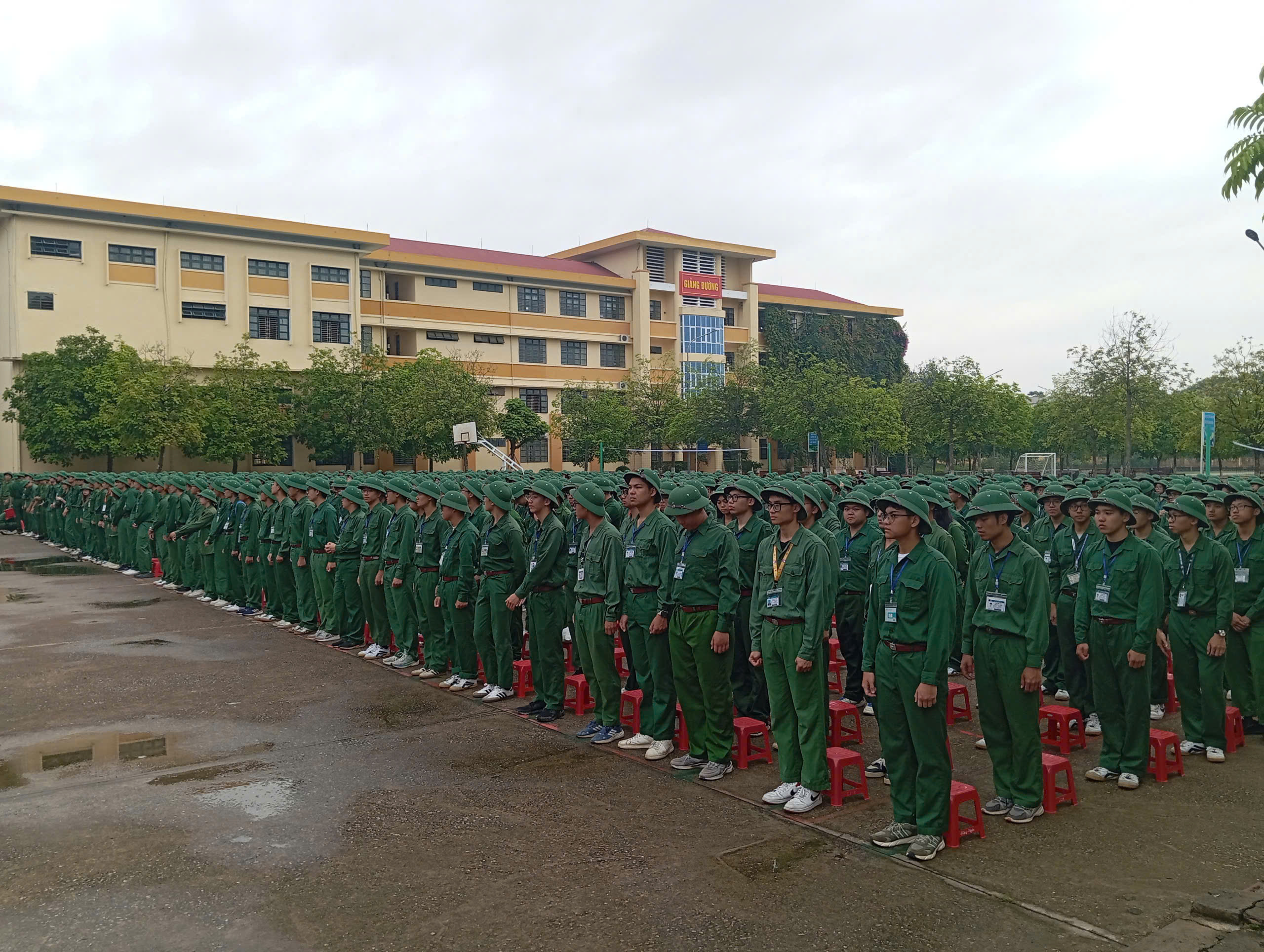 BẾ GIẢNG GDQP&AN KHÓA 260 - SINH VIÊN ĐẠI HỌC KINH TẾ QUỐC DÂN